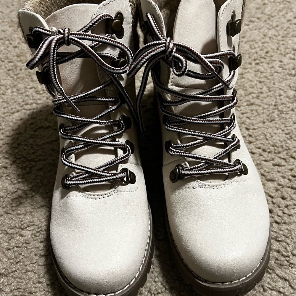 Cliffs by White Mountain Winter Boots (never worn)
